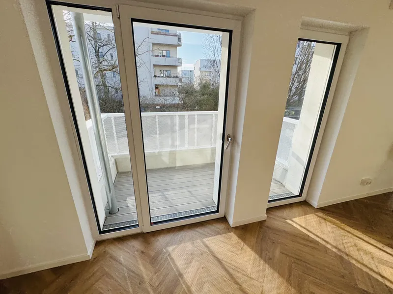 Moderne sehr helle Süd-Wohnung mit Balkon zum Innenhof sowie EBK!!! — photo 1
